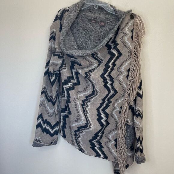 Heather B| Large| Wool | Cardigan| Soft| Fringe| Aztec print - Picture 14 of 17